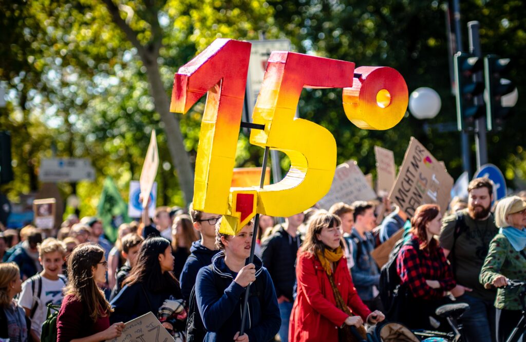 1.5 Degrees Celsius is the magical border - after that, there's no going back. Unfortunately. We are at 1 Degree Celsius right now. Fridays For Future, 20.09.2019 in Bonn, Germany